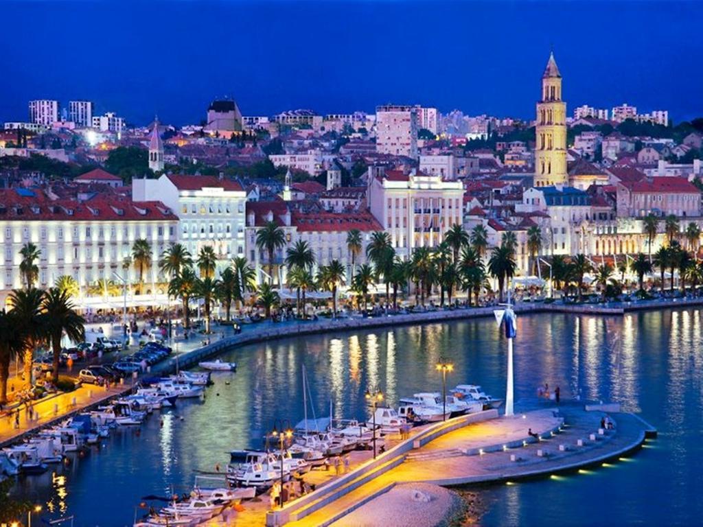 Luxurious Apartment Majda, 2 Bathrooms And Free Parking Split Bagian luar foto